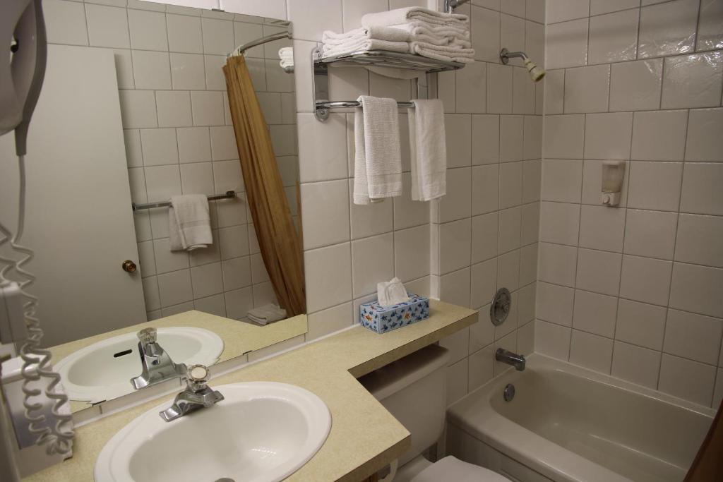 Waterfront Inn Пентиктон Номер фото