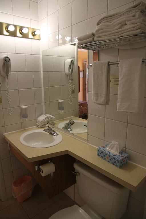 Waterfront Inn Пентиктон Номер фото