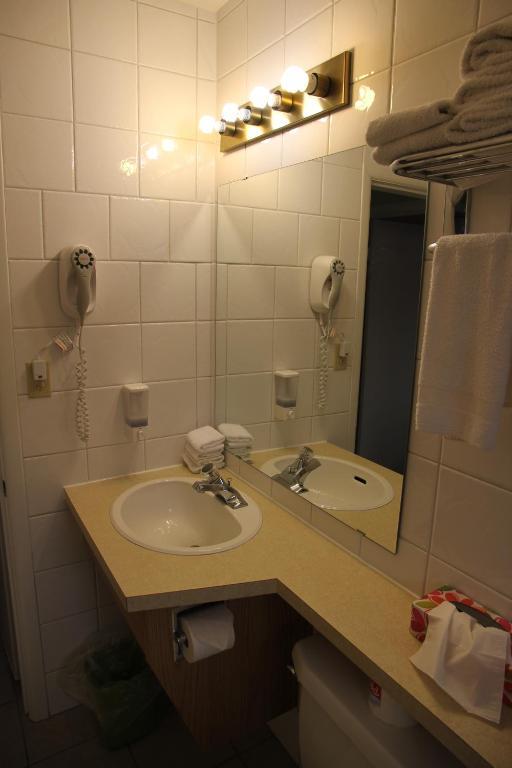 Waterfront Inn Пентиктон Номер фото