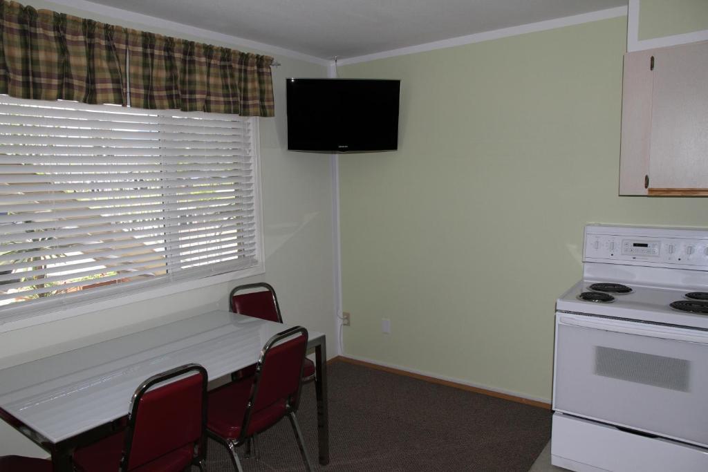 Waterfront Inn Пентиктон Номер фото