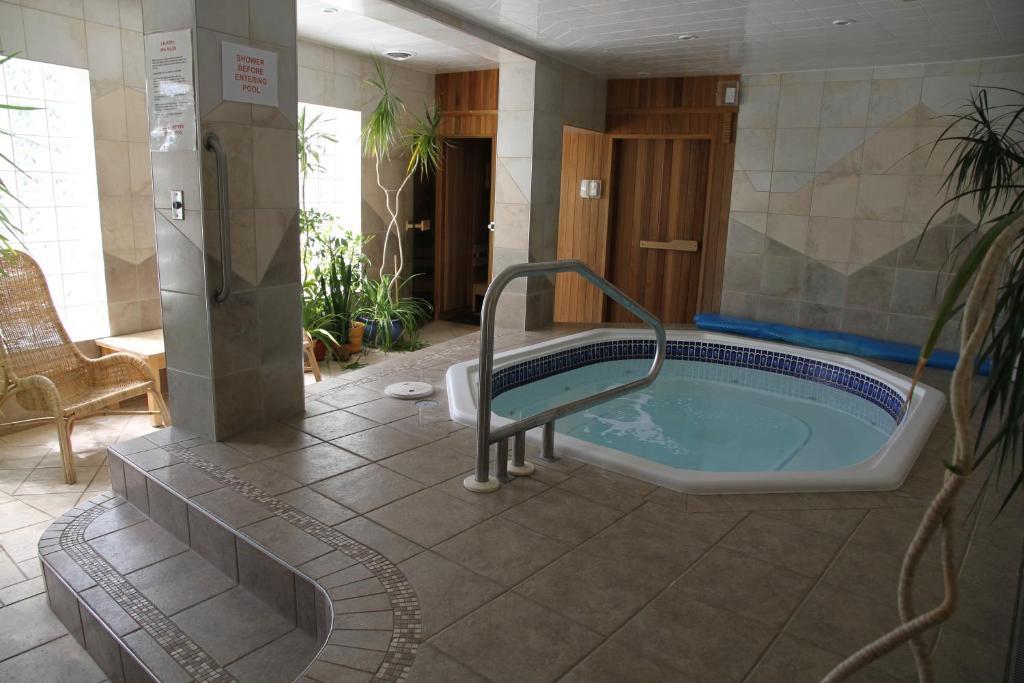Waterfront Inn Пентиктон Экстерьер фото