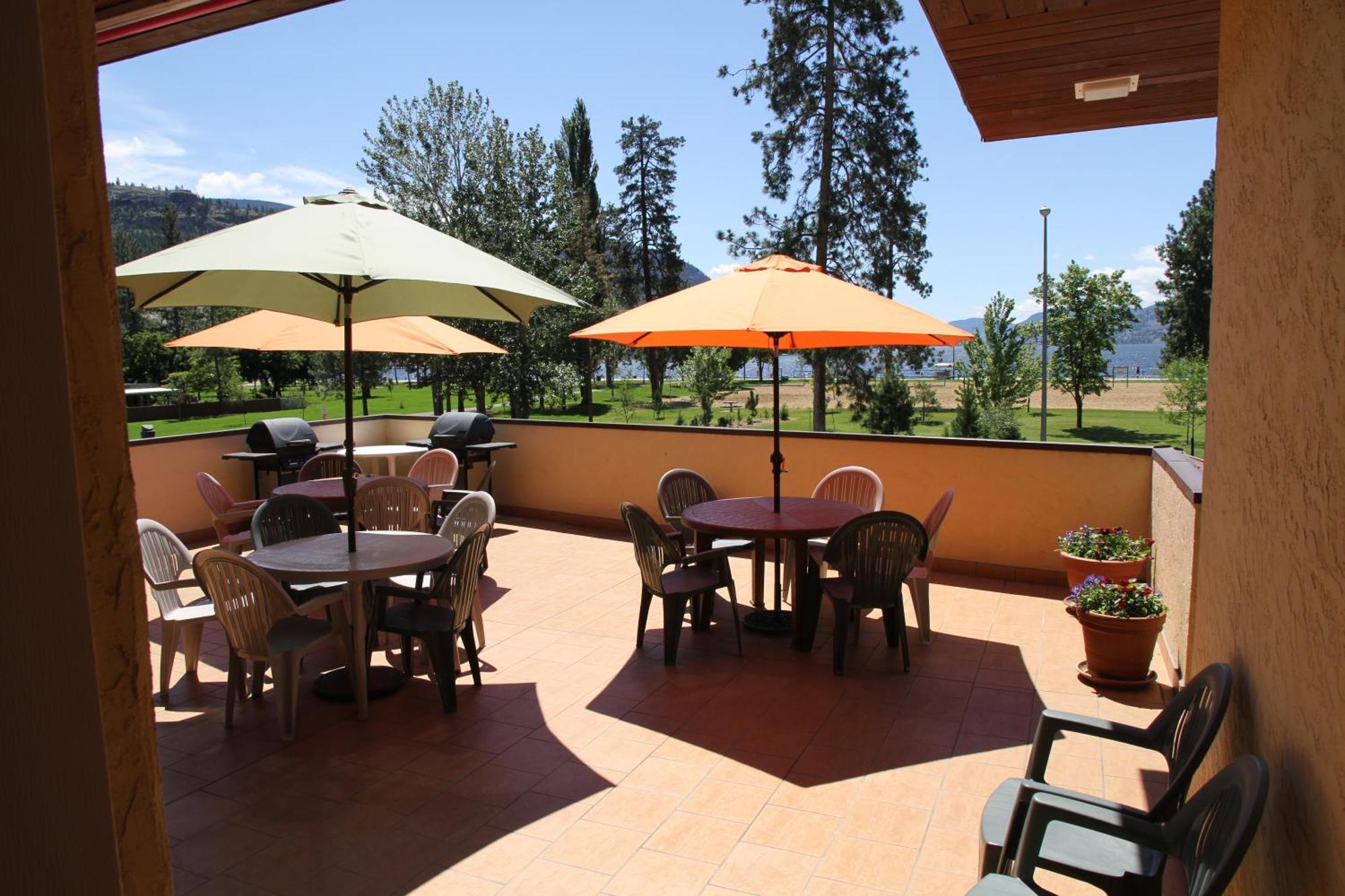 Waterfront Inn Пентиктон Экстерьер фото