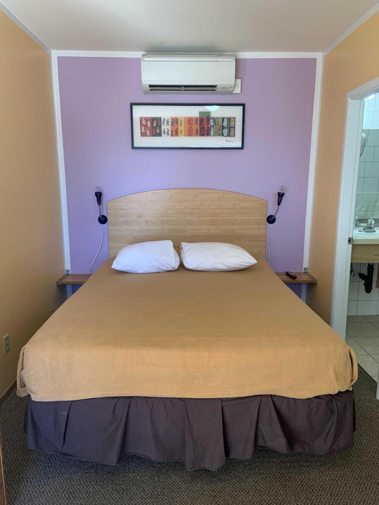 Waterfront Inn Пентиктон Экстерьер фото