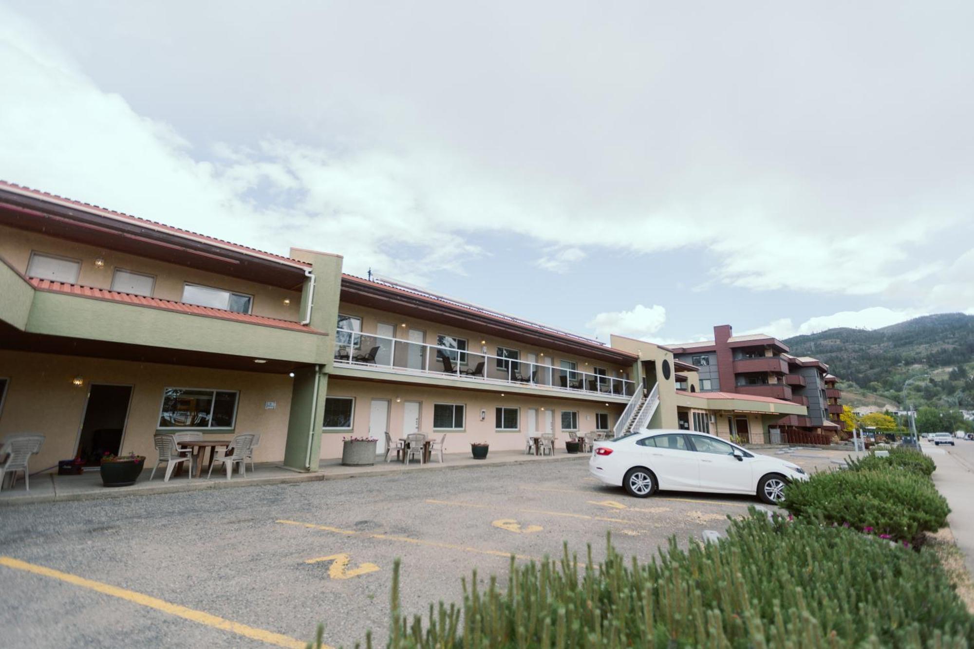 Waterfront Inn Пентиктон Экстерьер фото