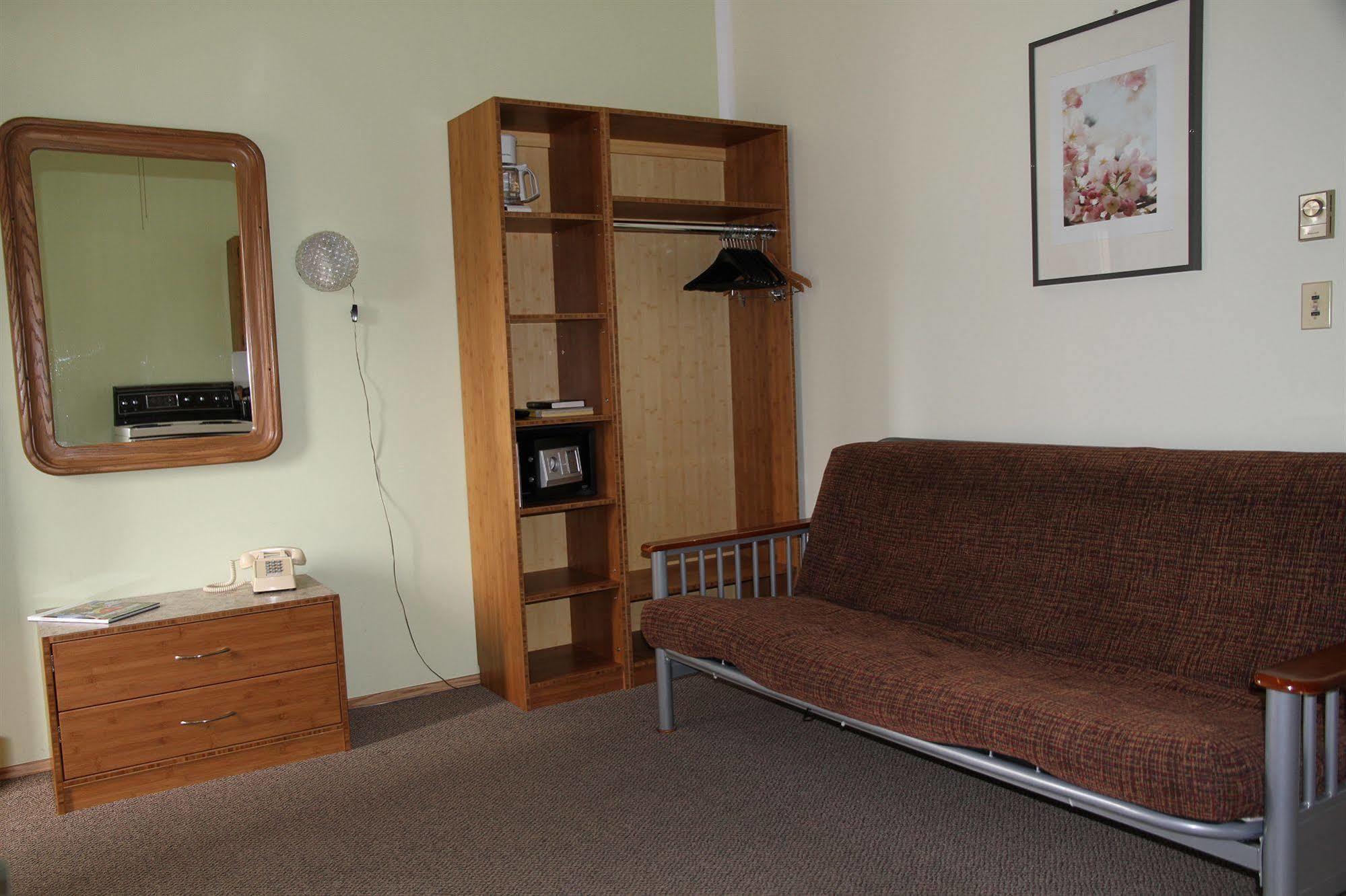 Waterfront Inn Пентиктон Экстерьер фото