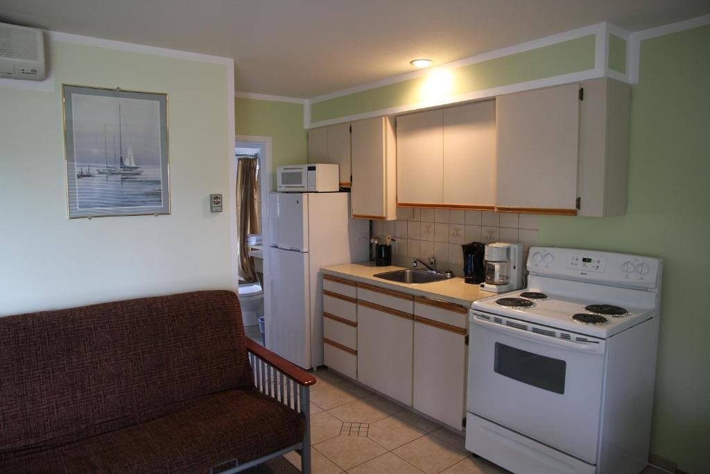 Waterfront Inn Пентиктон Экстерьер фото